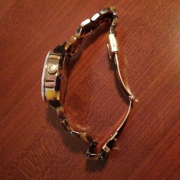 Michael Kors Tortoise Shell Watch - Picture 4 of 7